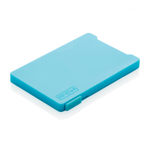 Защитный бокс RFID 2 для кредитных карт голубого цвета рассчитан на 5 обычных или 3 рельефных кредитные карты. Бокс RFID 2 способен защитить ваши кредитки от несанкционированных транзакций поскольку в нем есть электромагнитное поле.  Специальный слайдер, расположенный на боковой части, поможет вам без труда извлечь карты из бокса. Размер защитного бокса 0.5*6.5*9.4 см. Изготовлен из пластика. Минимальный тираж 200 шт. Нанести логотип на боксы рекомендуем методом тампопечати.