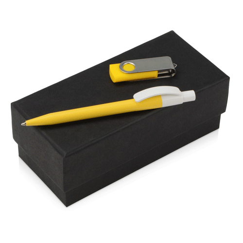 В подарочный набор «Uma Memory» желтый входит стильная ручка из пластика и флешка на 8 Гб. Ручка имеет цветной корпус и белый клип. Механизм нажимной. Флешка с покрытием soft-touch. Коробка выполнена из дизайнерского картона черного цвета.  На ручки рекомендуем делать нанесение с помощью тампопечати, а на флешки с помощью гравировки или тампопечати. Для расчета на нескольких предметах из набора обращайтесь к менеджерам. Минимальный тираж 20 штук. 